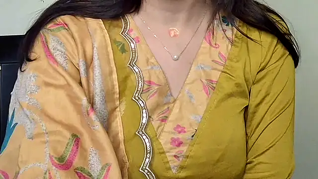 Snapshot of MIss-Naina chatting on November 2025 03:30:01 AM MIss-Naina online show from November 2025 03:30:01 AM