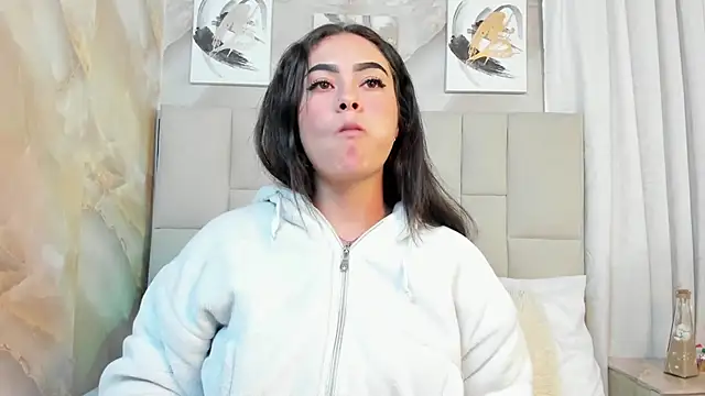 Jaslyn  Smith online show from November 2025 04:52:01 PM