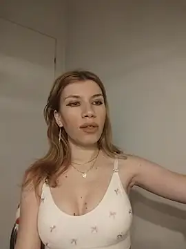 EvaRush online show from April 2026 04:48:02 PM