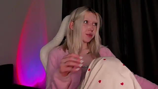 Snapshot of takeyourmolly chatting on December 2024 04:31:01 PM takeyourmolly online show from December 2024 04:31:01 PM