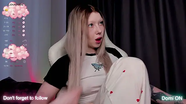 Snapshot of takeyourmolly chatting on March 2026 07:26:01 AM takeyourmolly online show from March 2026 07:26:01 AM