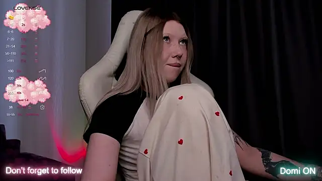 Snapshot of takeyourmolly chatting on March 2026 08:09:01 AM takeyourmolly online show from March 2026 08:09:01 AM