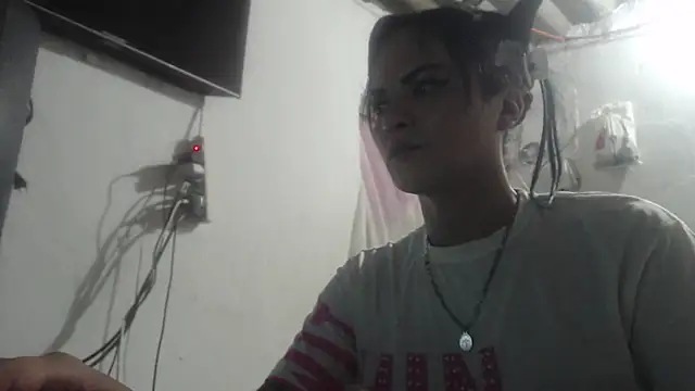 Analiasmith89 online show from April 2026 06:49:01 PM