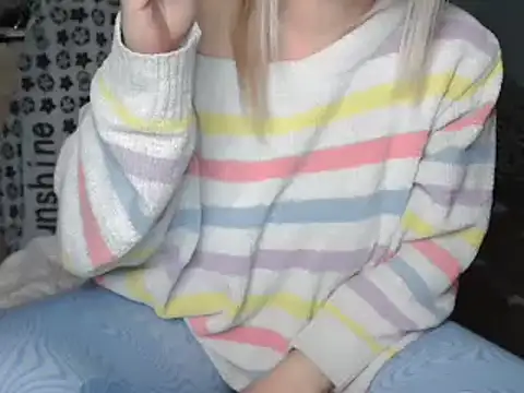 Snapshot of LaRa_forU chatting on December 2024 02:46:02 PM LaRa forU online show from December 2024 02:46:02 PM