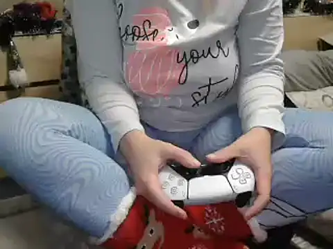 Snapshot of LaRa_forU chatting on December 2024 07:37:02 PM LaRa forU online show from December 2024 07:37:02 PM