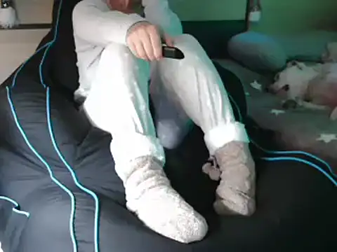 Snapshot of LaRa_forU chatting on December 2024 09:51:02 PM LaRa forU online show from December 2024 09:51:02 PM