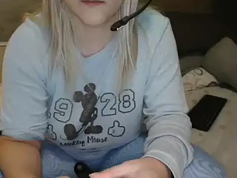 Snapshot of LaRa_forU chatting on January 2025 05:38:02 PM LaRa forU online show from January 2025 05:38:02 PM