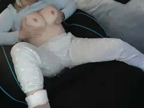 Snapshot of LaRa_forU chatting on January 2025 05:13:01 PM LaRa forU online show from January 2025 05:13:01 PM