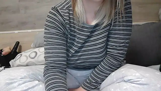 Snapshot of LaRa_forU chatting on February 2025 05:34:01 PM LaRa forU online show from February 2025 05:34:01 PM