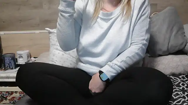 Snapshot of LaRa_forU chatting on February 2025 06:24:01 PM LaRa forU online show from February 2025 06:24:01 PM