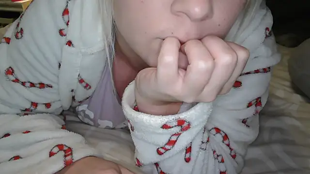 Snapshot of LaRa_forU chatting on February 2025 10:15:02 PM LaRa forU online show from February 2025 10:15:02 PM