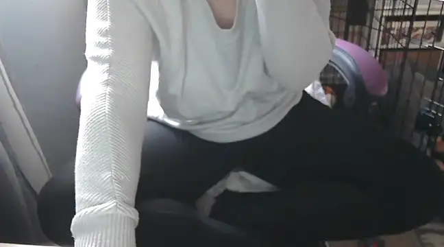 Snapshot of LaRa_forU chatting on February 2025 02:11:02 PM LaRa forU online show from February 2025 02:11:02 PM