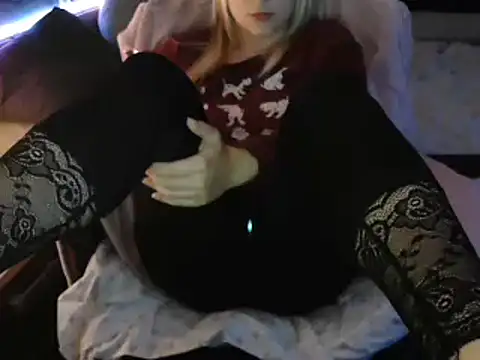 Snapshot of LaRa_forU chatting on March 2025 10:24:01 PM LaRa forU online show from March 2025 10:24:01 PM