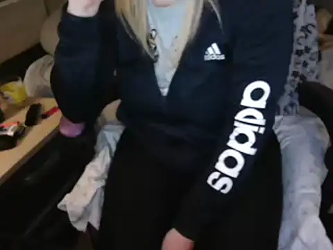 Snapshot of LaRa_forU chatting on March 2025 06:23:02 PM LaRa forU online show from March 2025 06:23:02 PM