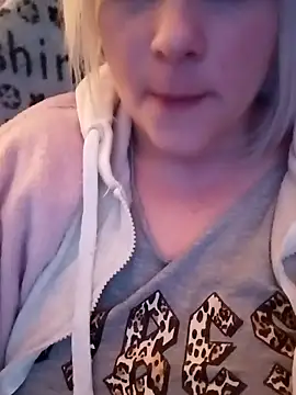 Snapshot of LaRa_forU chatting on March 2025 09:37:01 PM LaRa forU online show from March 2025 09:37:01 PM