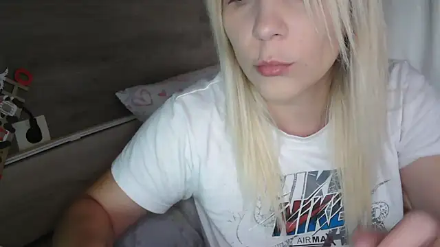 Snapshot of LaRa_forU chatting on September 2025 09:25:02 AM LaRa forU online show from September 2025 09:25:02 AM