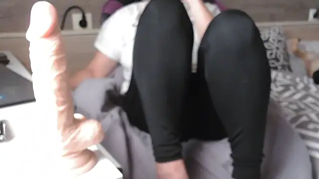 Snapshot of LaRa_forU chatting on October 2025 10:21:02 AM LaRa forU online show from October 2025 10:21:02 AM