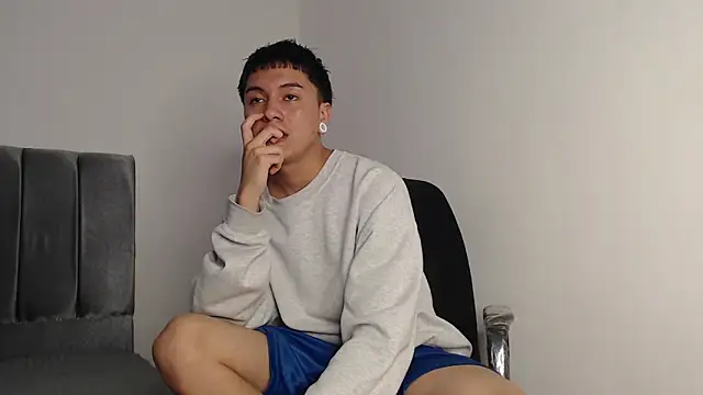 alex-lover online show from November 2025 01:39:01 AM