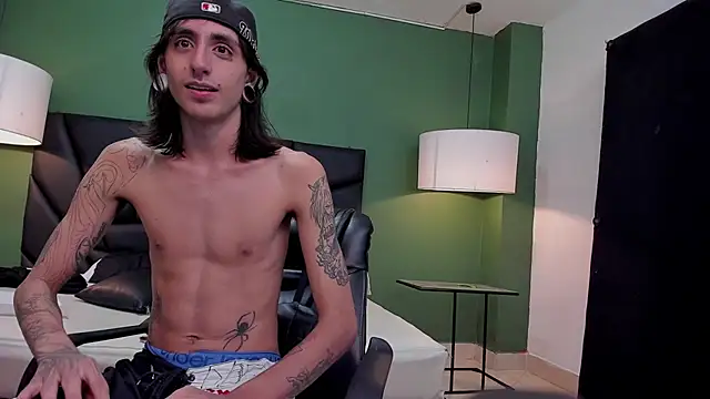 Snapshot of Matthew_Dixonn chatting on January 2025 01:18:01 AM Matthew Dixonn online show from January 2025 01:18:01 AM