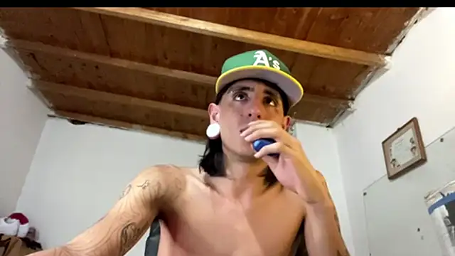 Snapshot of Matthew_Dixonn chatting on January 2025 05:54:02 AM Matthew Dixonn online show from January 2025 05:54:02 AM