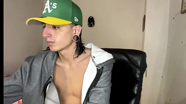 Snapshot of Matthew_Dixonn chatting on February 2025 10:01:01 PM Matthew Dixonn online show from February 2025 10:01:01 PM