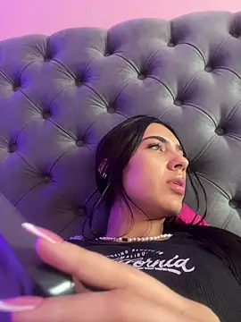 Snapshot of IsaValencia chatting on January 2025 02:57:01 AM IsaValencia online show from January 2025 02:57:01 AM