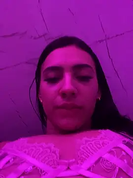 Snapshot of IsaValencia chatting on January 2025 03:31:01 AM IsaValencia online show from January 2025 03:31:01 AM