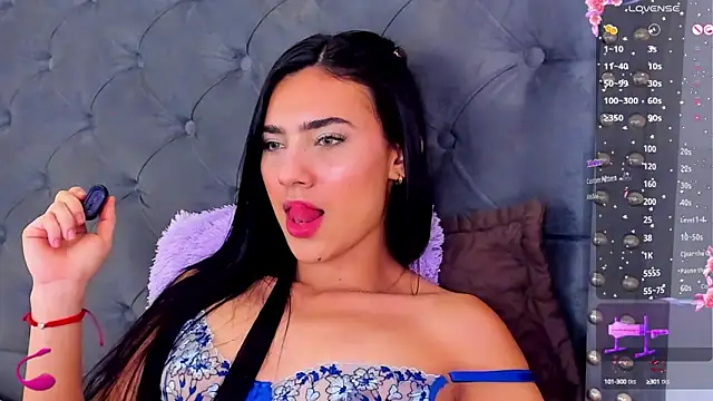 Snapshot of IsaValencia chatting on January 2025 02:06:01 AM IsaValencia online show from January 2025 02:06:01 AM