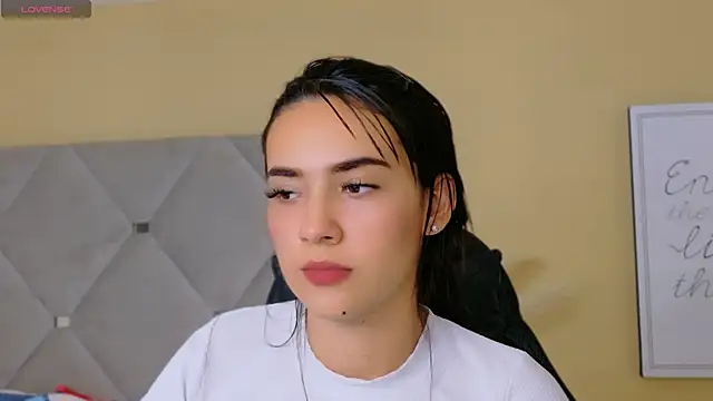 Snapshot of IsaValencia chatting on September 2025 12:44:02 AM IsaValencia online show from September 2025 12:44:02 AM