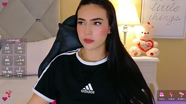 Snapshot of IsaValencia chatting on September 2025 12:23:02 AM IsaValencia online show from September 2025 12:23:02 AM