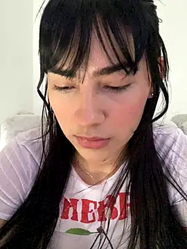 Snapshot of IsaValencia chatting on November 2025 02:07:02 PM IsaValencia online show from November 2025 02:07:02 PM