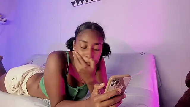 Snapshot of LoveBirds__1 chatting on August 2026 09:35:01 PM LoveBirds 1 online show from August 2026 09:35:01 PM