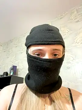 Cutekris online show from November 2025 06:18:02 PM