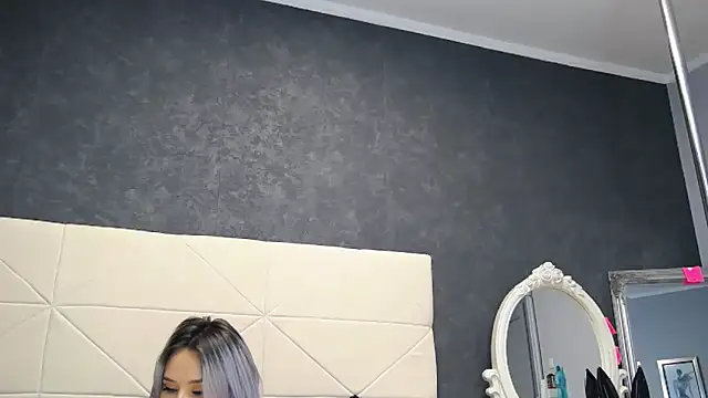 IssaSmith online show from February 2025 08:15:02 AM