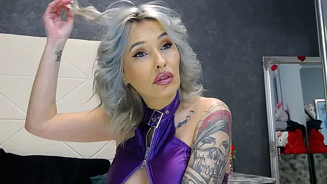 IssaSmith online show from February 2026 04:56:02 PM