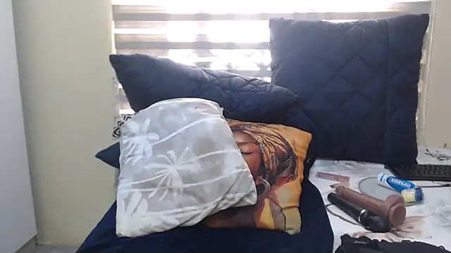 Snapshot of Foxybrownxx1 chatting on May 2026 08:01:01 AM Foxybrownxx1 online show from May 2026 08:01:01 AM