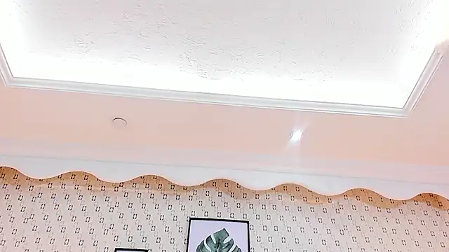 Snapshot of MirandaRossi chatting on December 2024 02:43:02 AM MirandaRossi online show from December 2024 02:43:02 AM