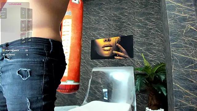 leonardsmith01 online show from January 2025 11:30:01 PM