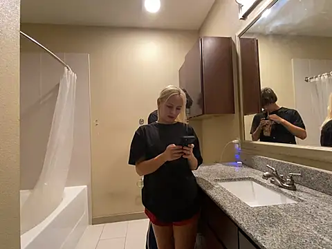 girlfriendmissy online show from December 2024 03:33:02 PM