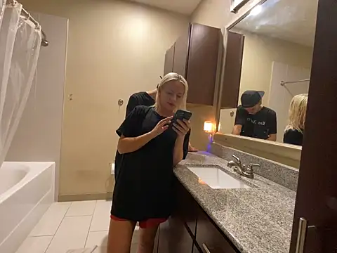 girlfriendmissy online show from December 2024 08:25:02 PM