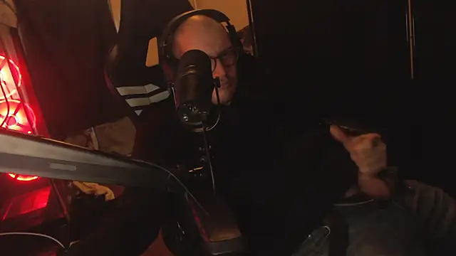 chicostick413 online show from November 2025 08:01:01 PM