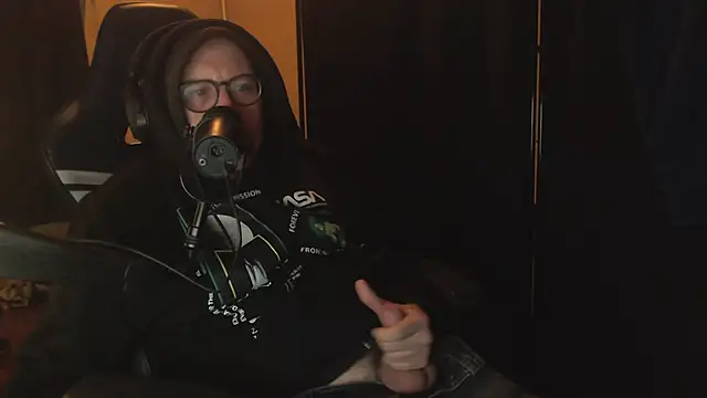 chicostick413 online show from December 2025 10:04:02 PM