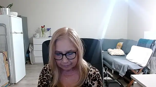 sofia xkiss online show from March 2025 07:48:01 AM