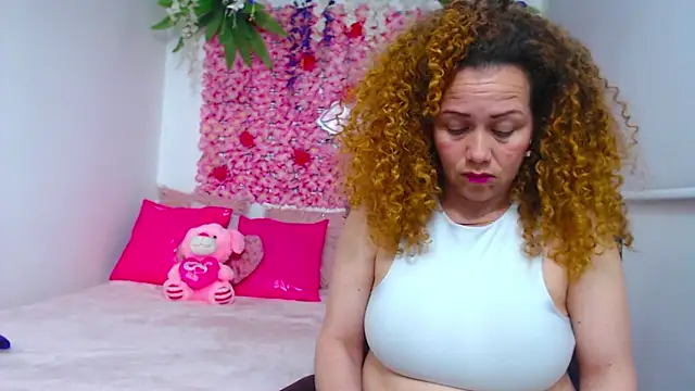 BLONDE SEXYHOT online show from October 2025 09:48:01 PM