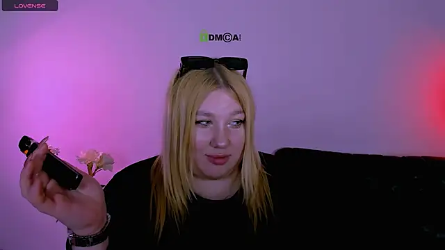 Snapshot of juli_kisss chatting on June 2026 10:25:01 AM juli kisss online show from June 2026 10:25:01 AM