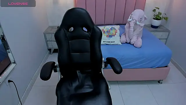 Snapshot of MAILYLOVE1 chatting on February 2025 12:58:02 PM MAILYLOVE1 online show from February 2025 12:58:02 PM