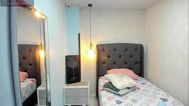 Snapshot of MAILYLOVE1 chatting on February 2025 04:00:02 PM MAILYLOVE1 online show from February 2025 04:00:02 PM