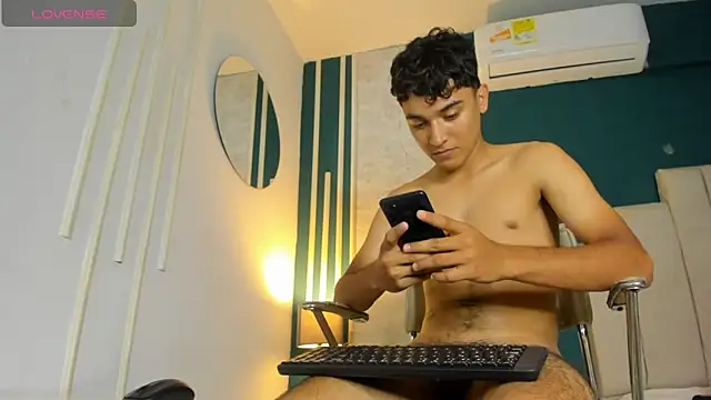 Snapshot of Austin_Cardieff chatting on January 2025 01:31:02 AM Austin Cardieff online show from January 2025 01:31:02 AM