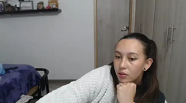 Skarlet Adams28 online show from December 2024 02:17:01 AM