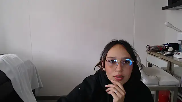 Skarlet Adams28 online show from February 2025 07:59:01 PM